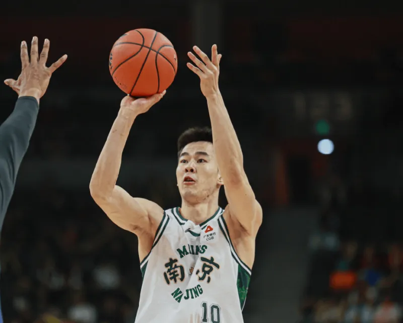 爱奇艺赛事-郭昊文本赛季出战14场比赛，其中10场比赛得分20+