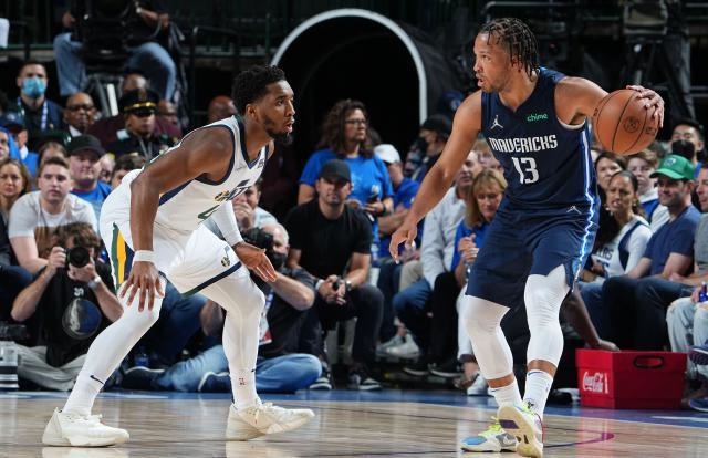 爱奇艺足球-无东契奇首战撼负爵士 篮板球成独行侠致命伤