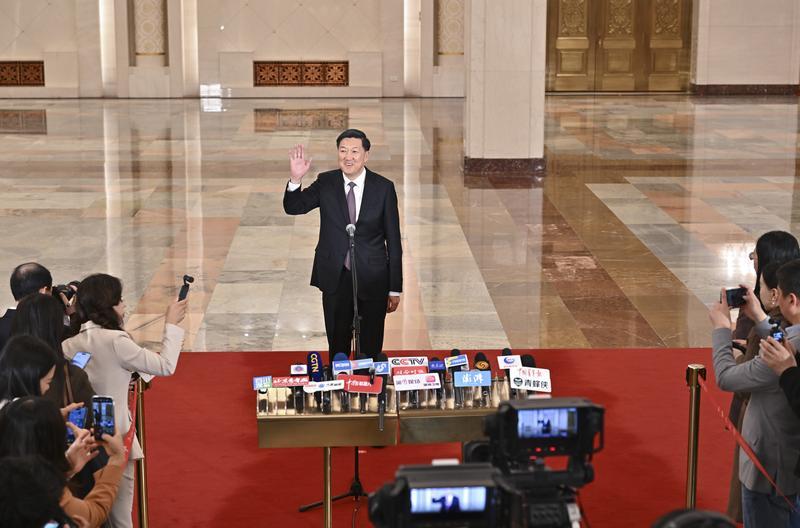 爱奇艺赛事-“尔滨”冰雪季火到438名儿童走丢？代表委员为体育经济献策